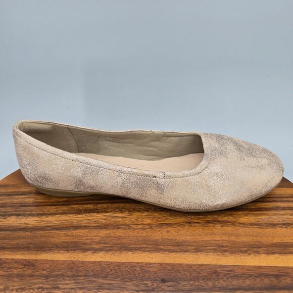 Clarks Flats Shoes Womens 11 Wide Pewter Metallic Comfort Slip On Casual Career - Picture 1 of 7